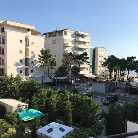 Grand Eae Hotel