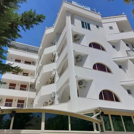 Hotel Grand Eae *